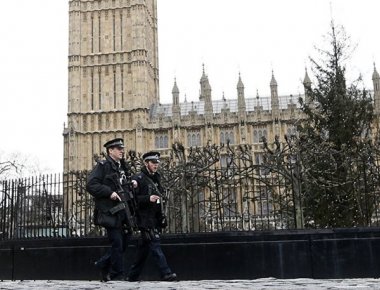 Βρετανός υπουργός Ασφαλείας: «Tο Ισλαμικό Κράτος σχεδιάζει χημική επίθεση στη Βρετανία» (φωτό)